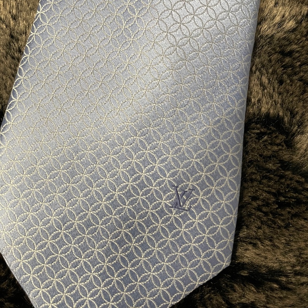 Men’s authentic Louis Vuitton blue tie